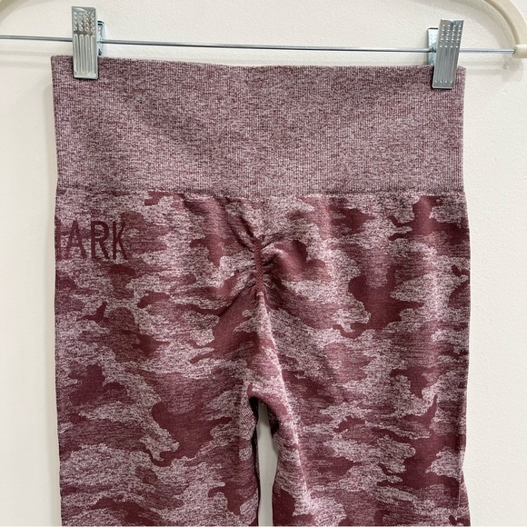 Gymshark Camo Seamless Two Piece Set in “Berry” - Picture 11 of 16